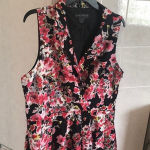 Pretty Jessica Howard floral dress
